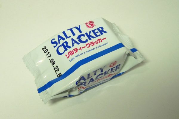 百均浪漫◆ハッピーポケット シンプルな塩味のソルティクラッカー 8枚4袋入り