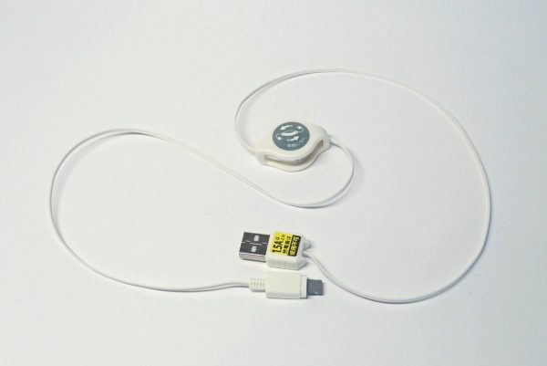 百均浪漫◆E Core iPhone専用リール式USB充電専用ケーブル。延ばしてみたところ。