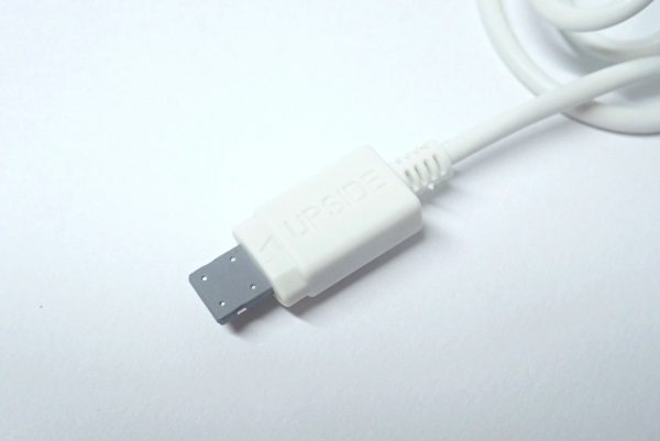 百均浪漫◆E Core iPhone対応USB充電専用ケーブル。詳細写真。ライトニングコネクタ風コネクタ拡大写真。