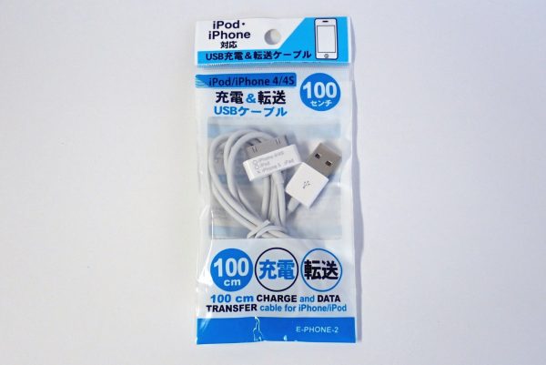 百均浪漫◆エコラ iPod、iPhone4/4s～充電＆転送USBケーブル100cm。パッケージ表側詳細写真。