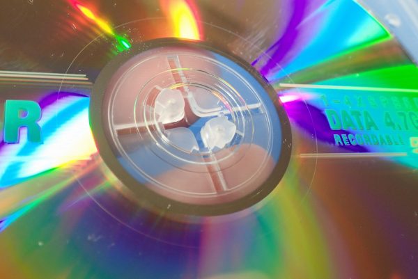 百均浪漫◆CD&DVDソフトケース ４枚収納。ケース詳細写真。DVDを試しに固定。