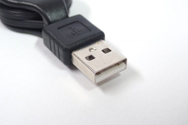 百均浪漫◆丸七 FOMA SoftBank 3G用USB 充電・転送リールケーブル。本体詳細写真。USBコネクタ部分。