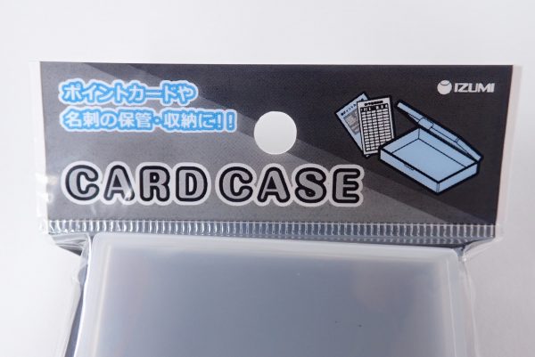 百均浪漫◆和泉化成 日本製 名刺対応サイズ カードケース。パッケージ表側写真。