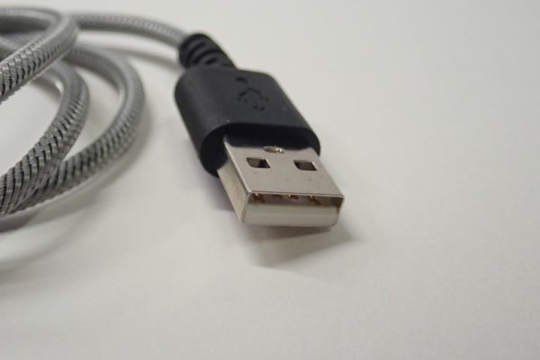 百均浪漫◆スマートフォン充電専用ケーブル（Micro-USB）。USB（Aオス）側コネクタ。