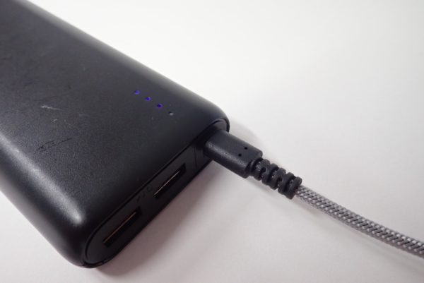 百均浪漫◆スマートフォン充電専用ケーブル（Micro-USB）。試しにモバイルバッテリーを充電。